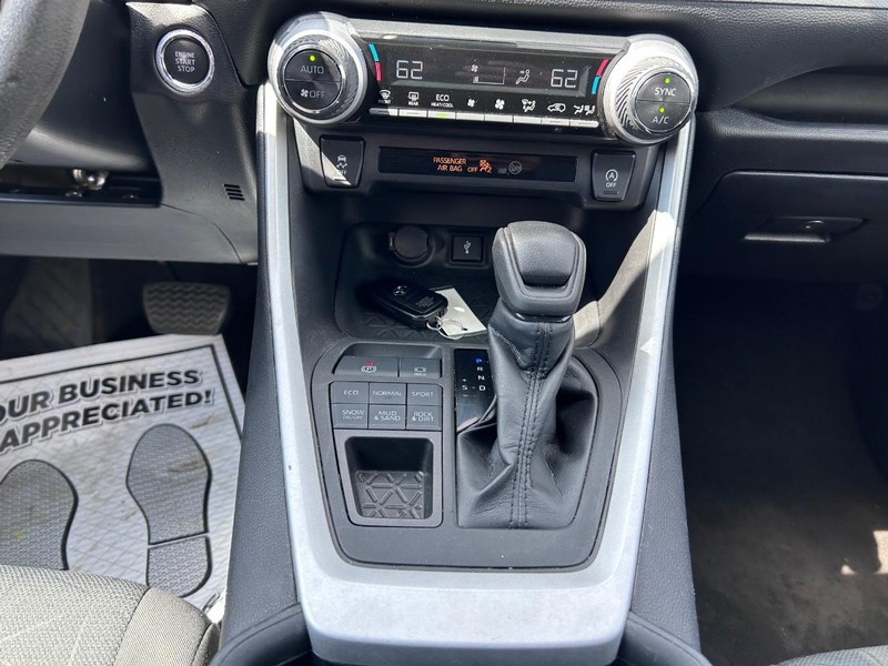 Toyota RAV4 Vehicle Image 14