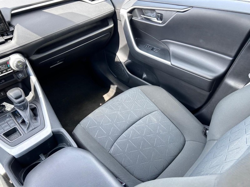 Toyota RAV4 Vehicle Image 15