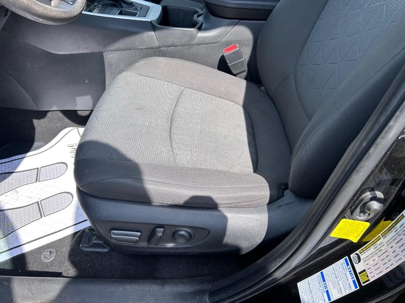 Toyota RAV4 Vehicle Image 17
