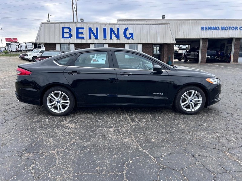 Ford Fusion Hybrid Vehicle Image 02