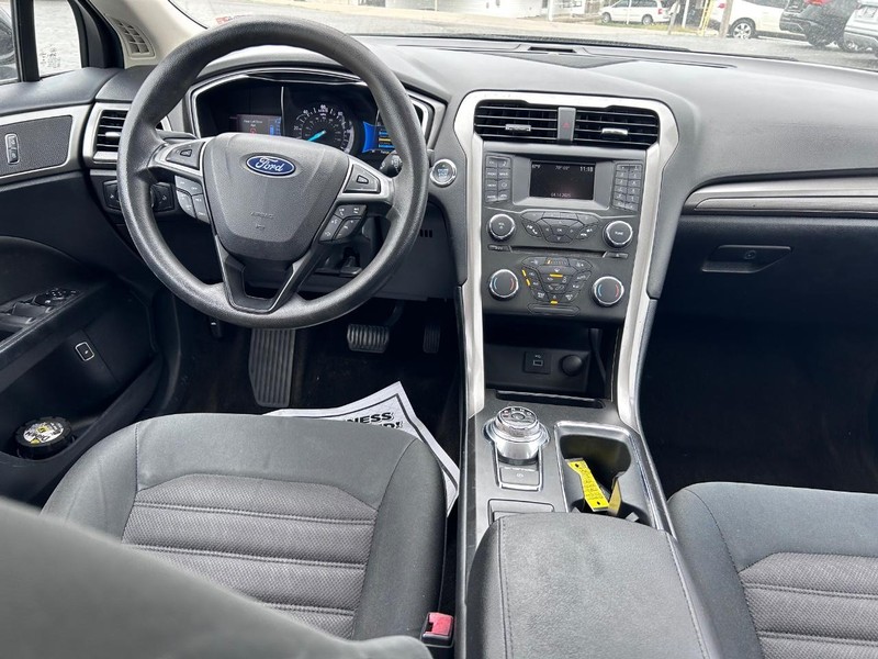 Ford Fusion Hybrid Vehicle Image 09