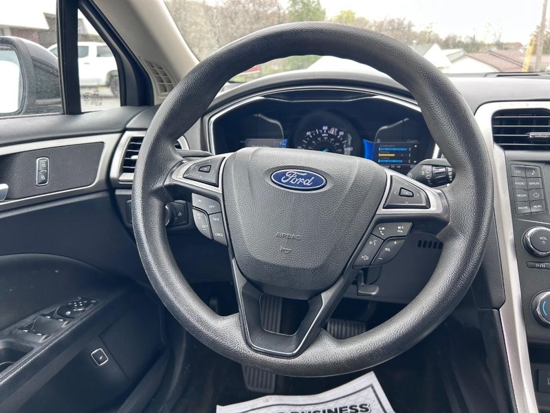 Ford Fusion Hybrid Vehicle Image 10