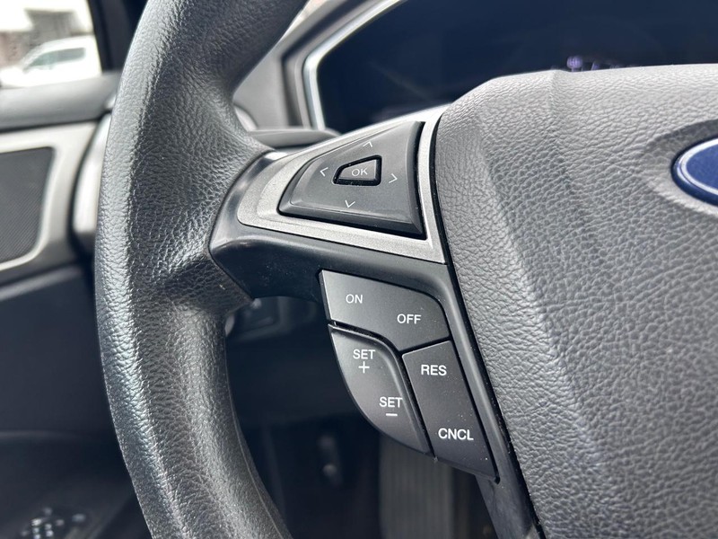 Ford Fusion Hybrid Vehicle Image 11