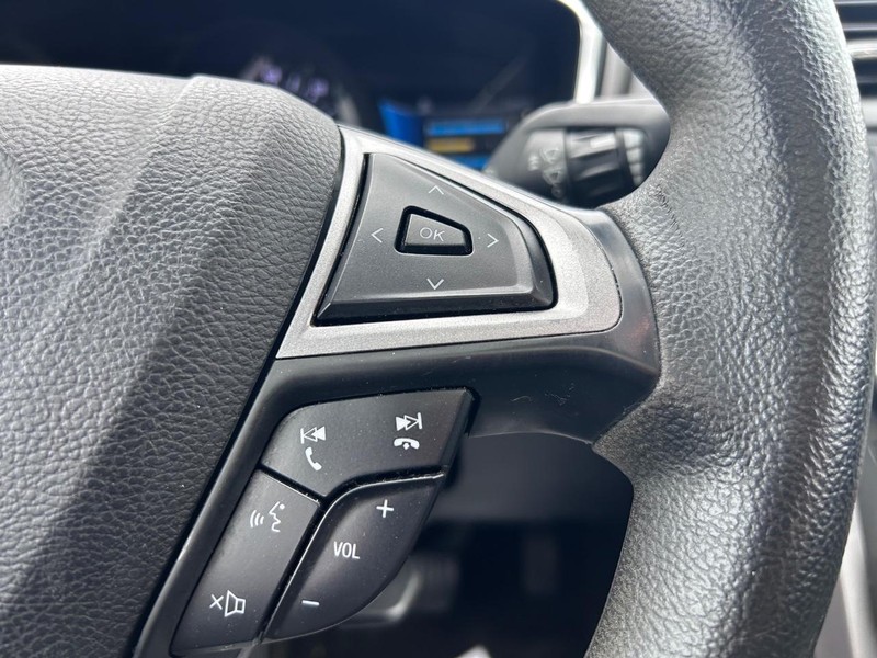 Ford Fusion Hybrid Vehicle Image 12
