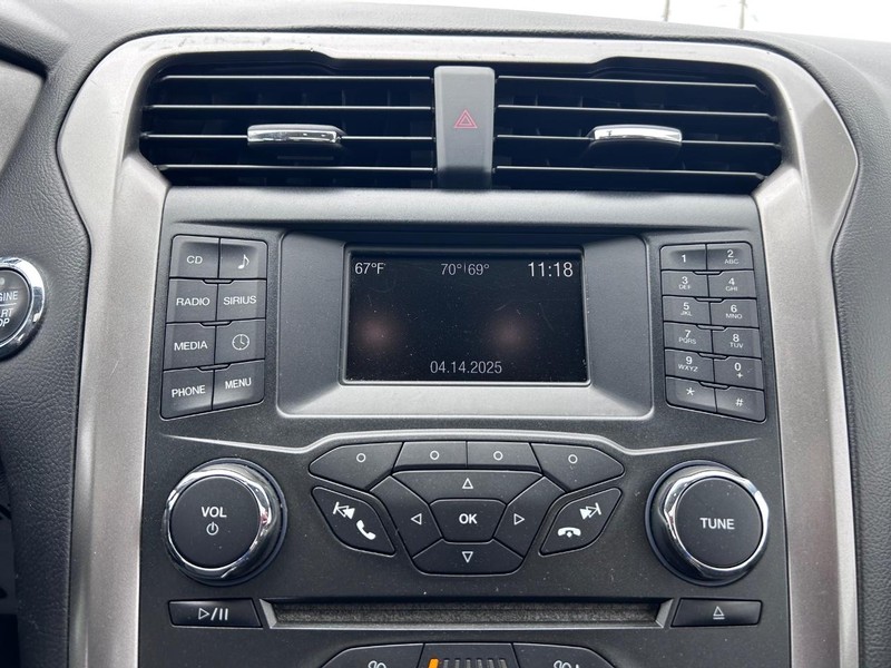 Ford Fusion Hybrid Vehicle Image 13