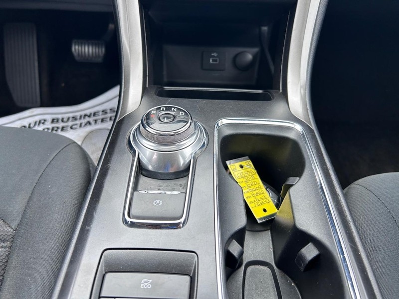 Ford Fusion Hybrid Vehicle Image 15