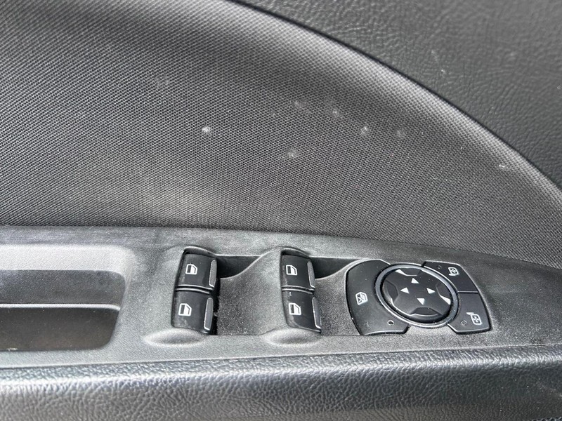 Ford Fusion Hybrid Vehicle Image 17