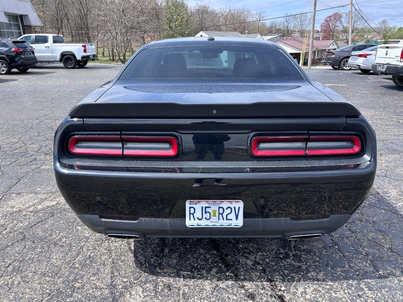 Dodge Challenger Vehicle Image 04