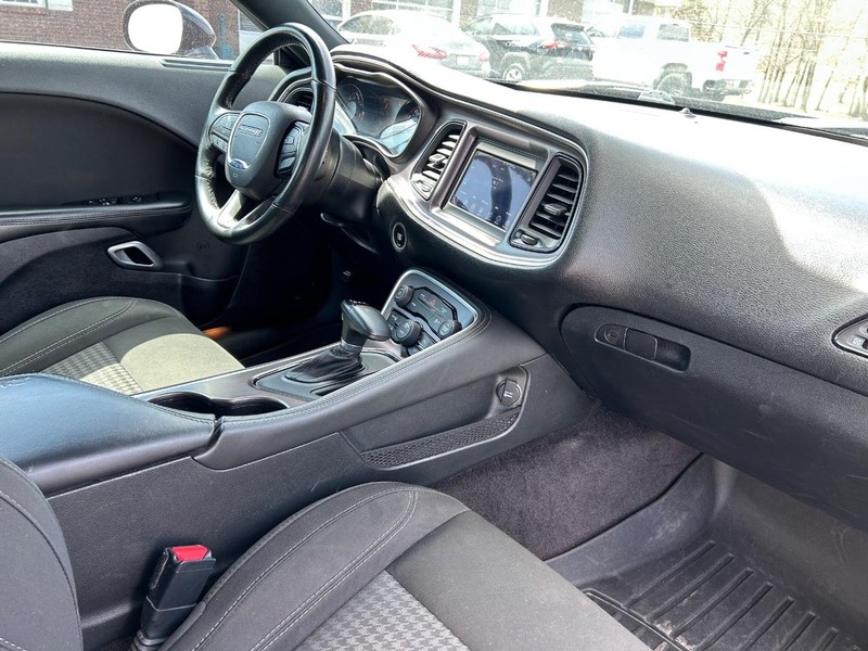 Dodge Challenger Vehicle Image 08