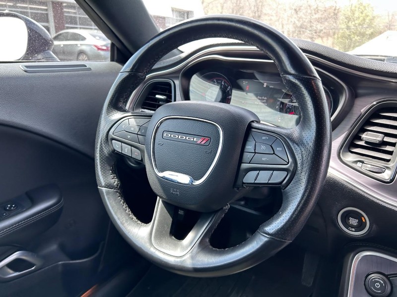 Dodge Challenger Vehicle Image 09