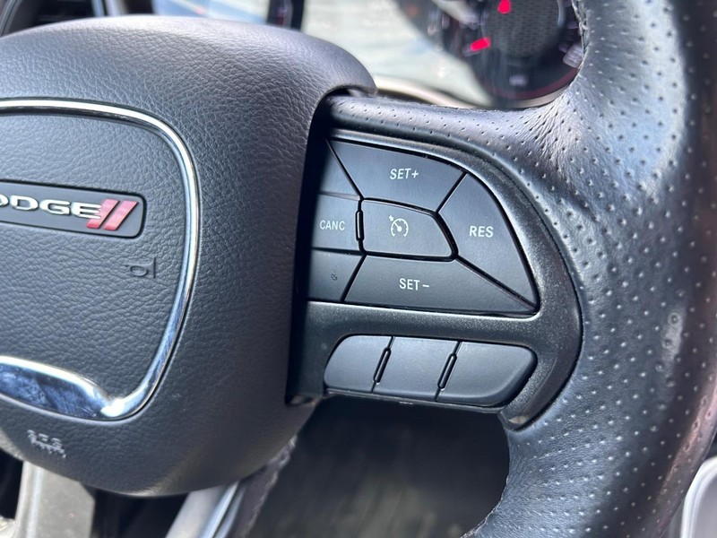Dodge Challenger Vehicle Image 11