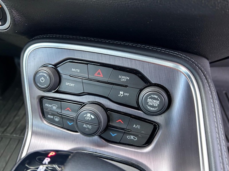 Dodge Challenger Vehicle Image 13