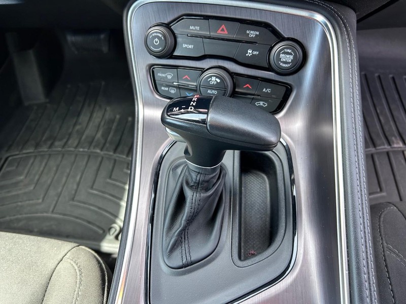 Dodge Challenger Vehicle Image 14