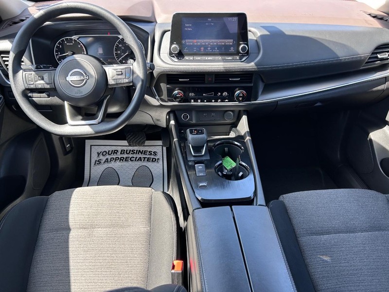 Nissan Rogue Vehicle Image 08