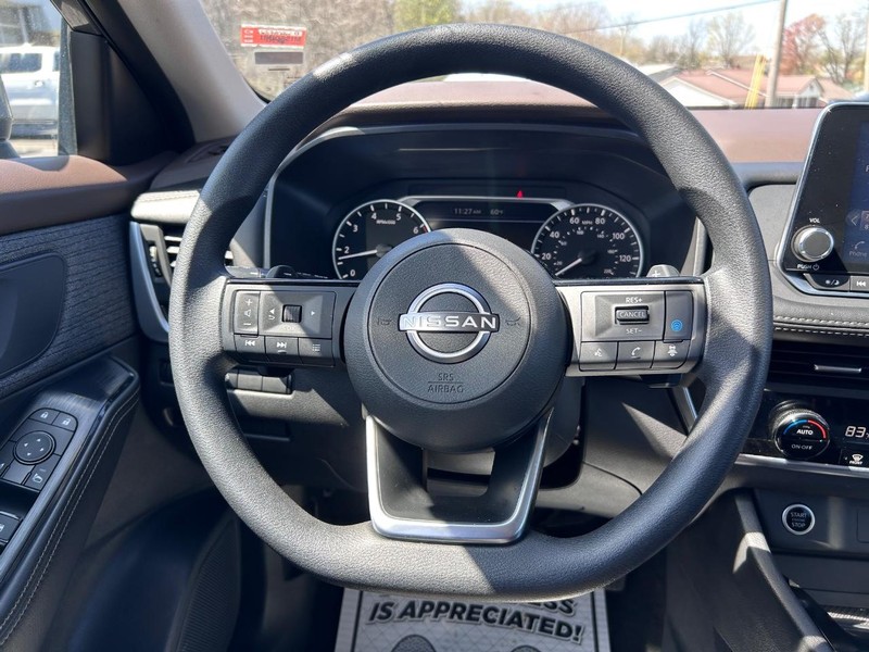 Nissan Rogue Vehicle Image 09