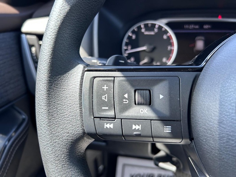 Nissan Rogue Vehicle Image 10
