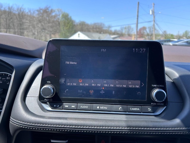Nissan Rogue Vehicle Image 12