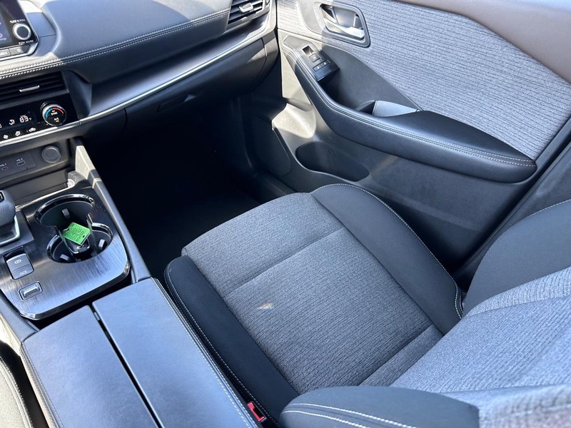Nissan Rogue Vehicle Image 15