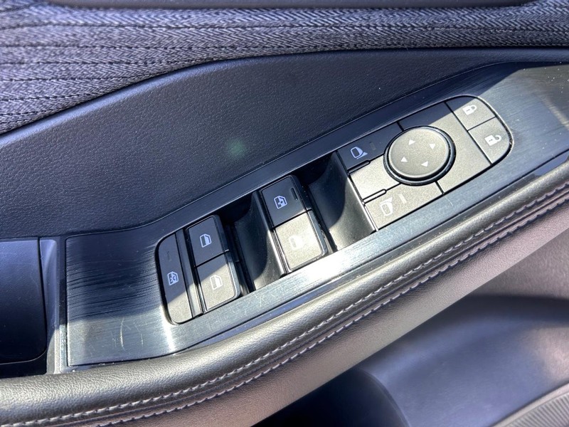 Nissan Rogue Vehicle Image 16