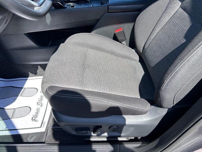Nissan Rogue Vehicle Image 17