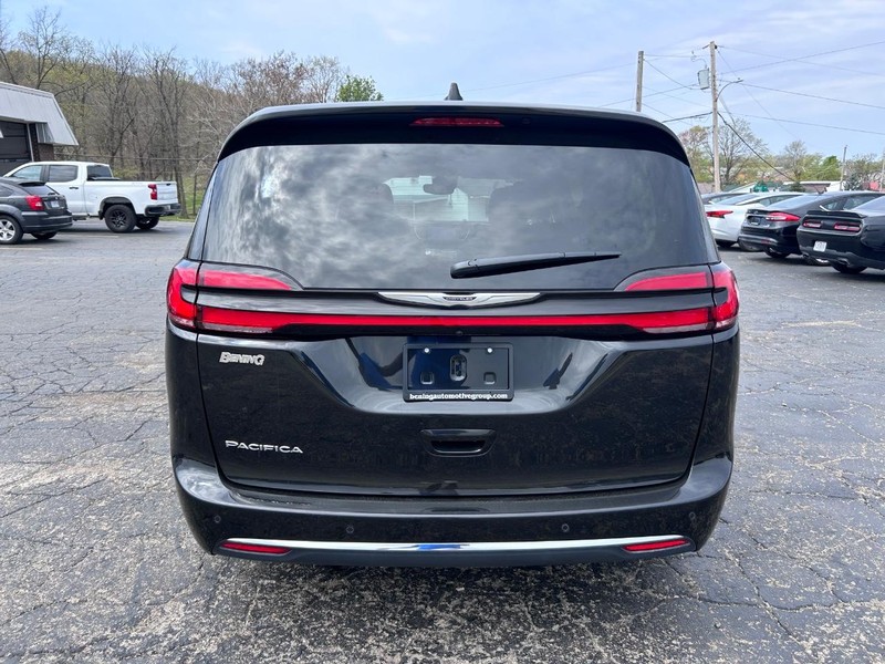 Chrysler Pacifica Vehicle Image 04