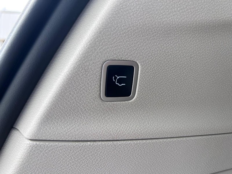 Chrysler Pacifica Vehicle Image 06