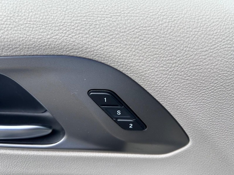 Chrysler Pacifica Vehicle Image 20
