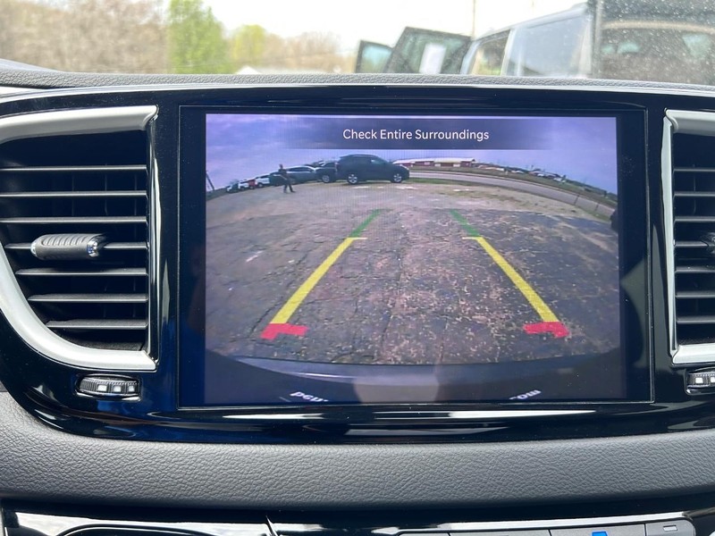 Chrysler Pacifica Vehicle Image 23
