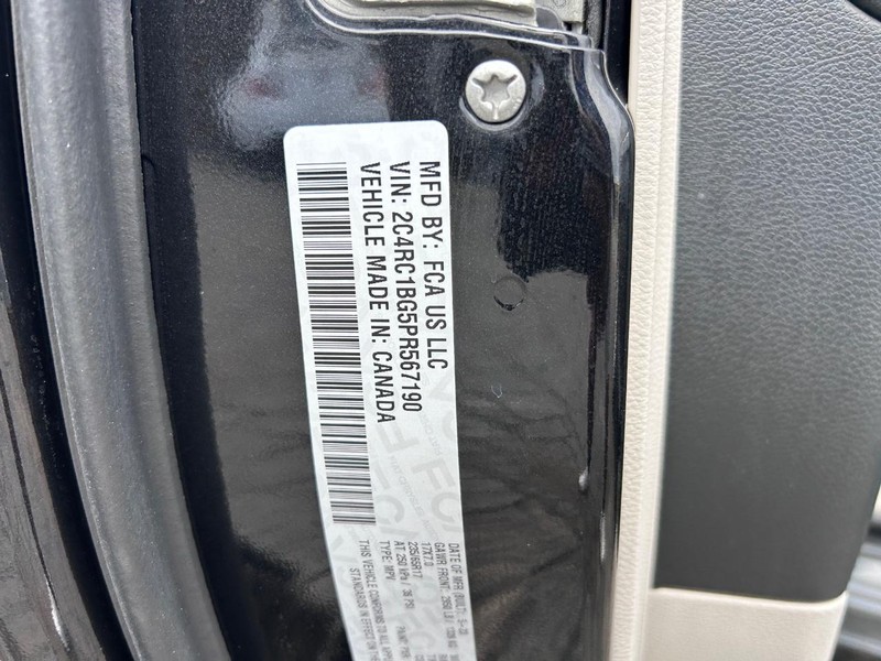 Chrysler Pacifica Vehicle Image 25
