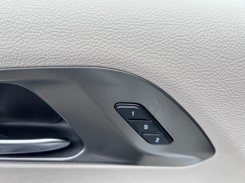 Chrysler Pacifica Vehicle Image 20