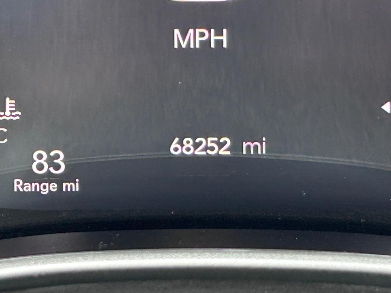 Chrysler Pacifica Vehicle Image 22