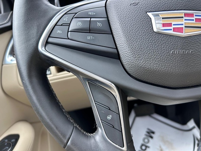 Cadillac XT5 Vehicle Image 12