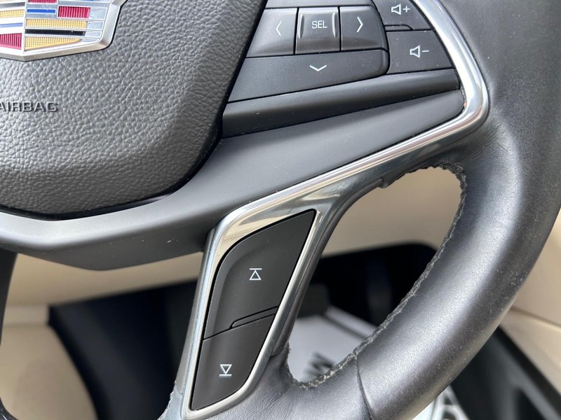 Cadillac XT5 Vehicle Image 13