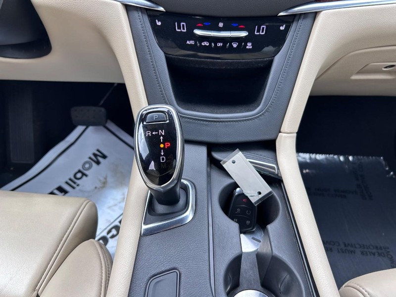 Cadillac XT5 Vehicle Image 16