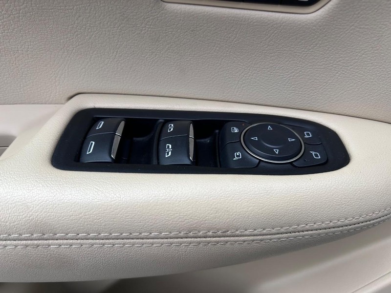 Cadillac XT5 Vehicle Image 18