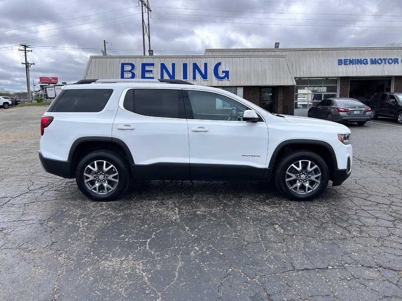 GMC Acadia Vehicle Image 02