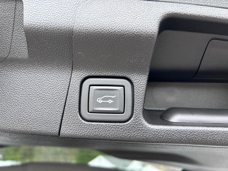 GMC Acadia Vehicle Image 06