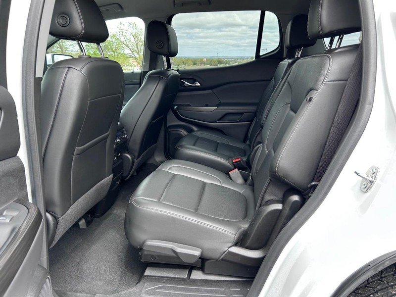 GMC Acadia Vehicle Image 09