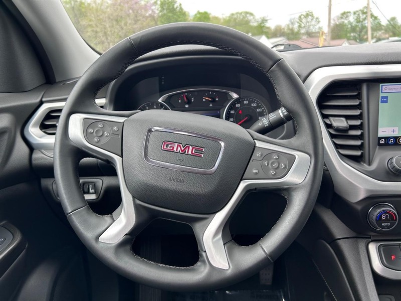 GMC Acadia Vehicle Image 12