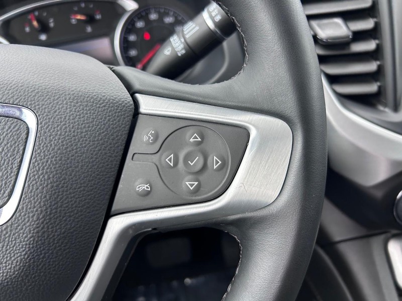 GMC Acadia Vehicle Image 14