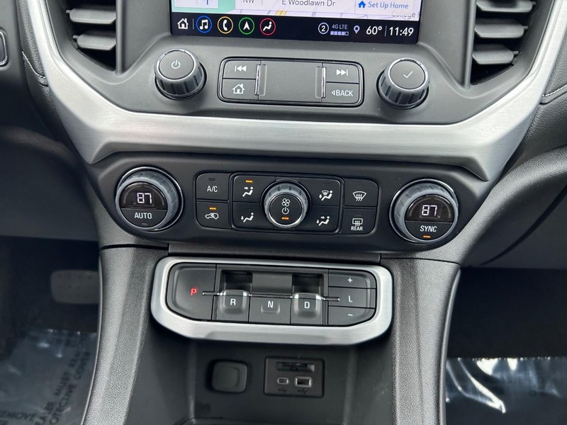 GMC Acadia Vehicle Image 16