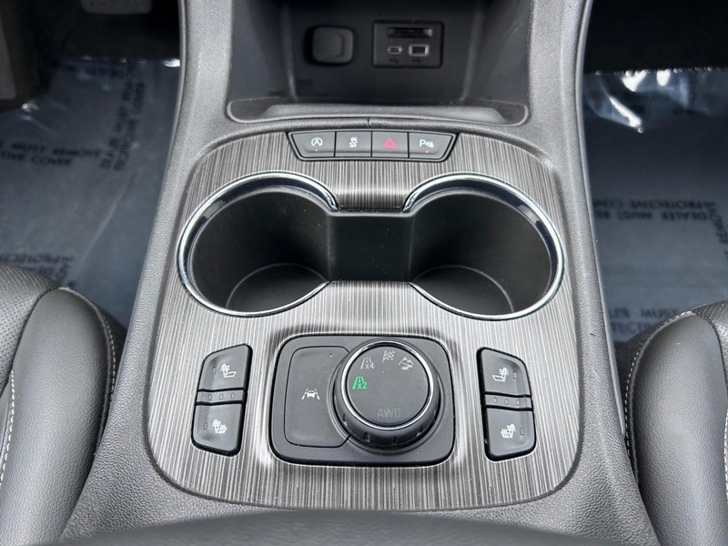 GMC Acadia Vehicle Image 17