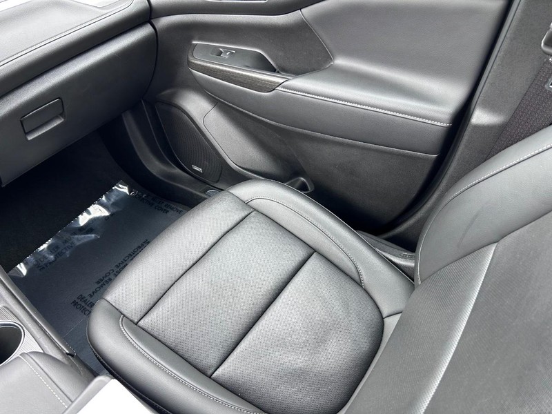 GMC Acadia Vehicle Image 18