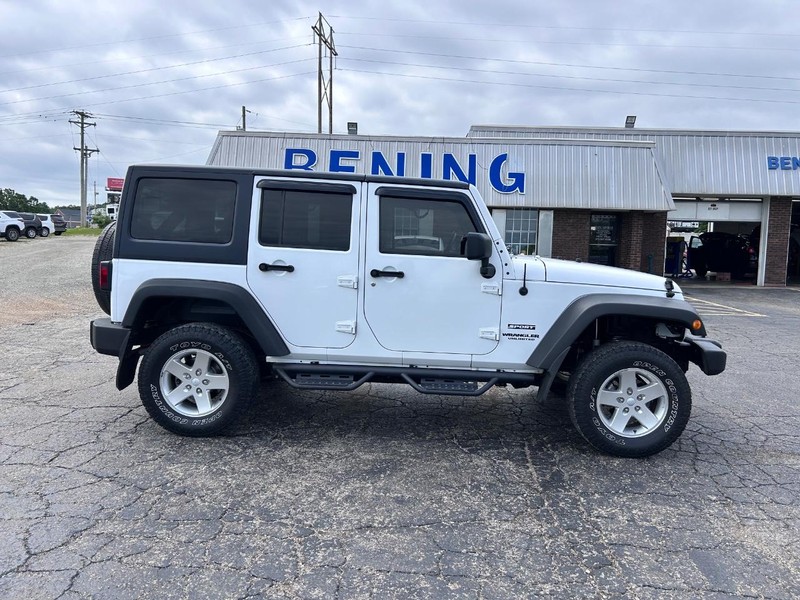 Jeep Wrangler Unlimited Vehicle Image 02