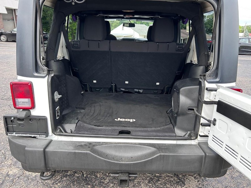Jeep Wrangler Unlimited Vehicle Image 05