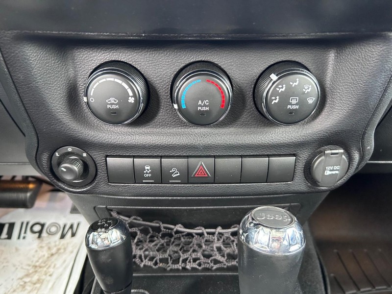 Jeep Wrangler Unlimited Vehicle Image 13