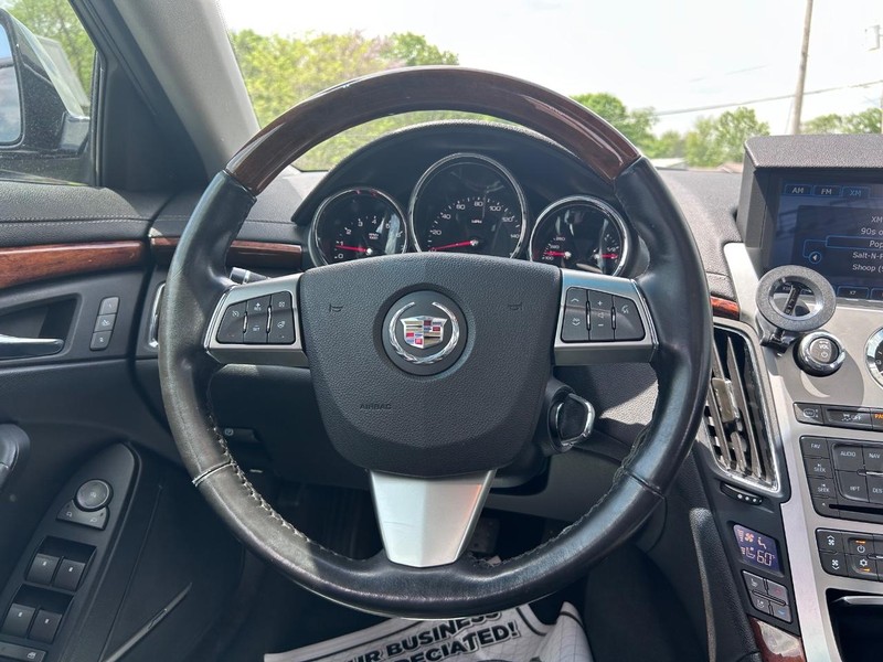 Cadillac CTS Sedan Vehicle Image 10