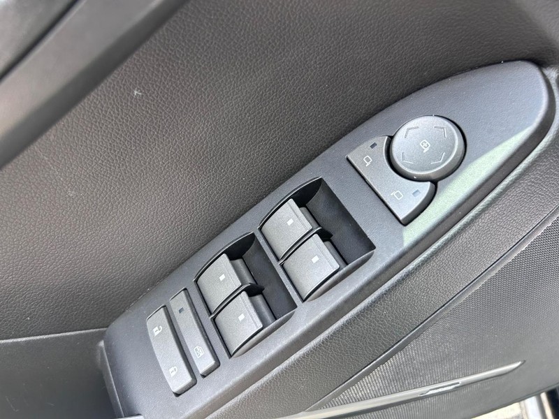 Cadillac CTS Sedan Vehicle Image 18