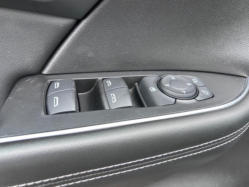 Buick Envision Vehicle Image 18
