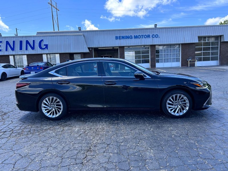 Lexus ES Vehicle Image 02